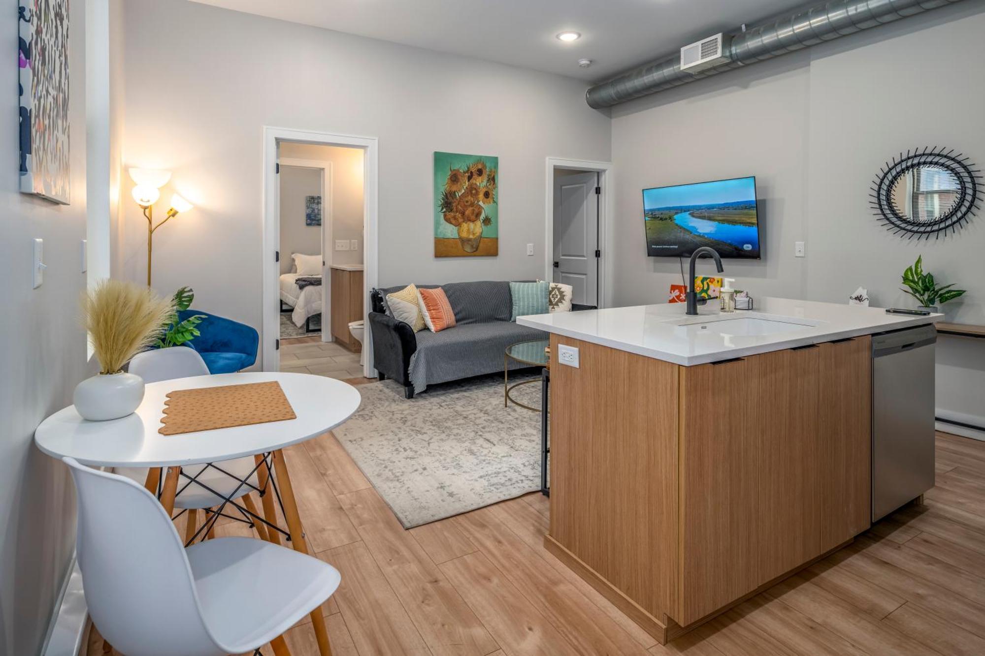 Prime Otr, 3 Lux Queen Beds, Two 55In Tvs, Steps To Tql, Findlay Market, Light Rail, Fast Wifi Cincinnati Exterior photo