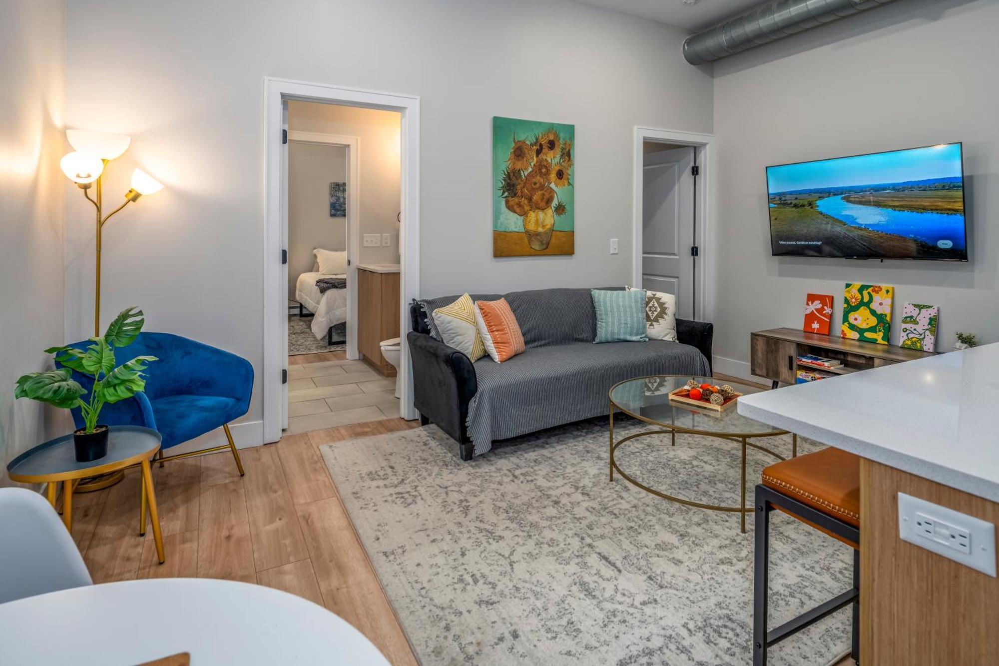 Prime Otr, 3 Lux Queen Beds, Two 55In Tvs, Steps To Tql, Findlay Market, Light Rail, Fast Wifi Cincinnati Exterior photo